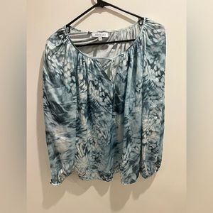 Jennifer Lopez blue pattern blouse